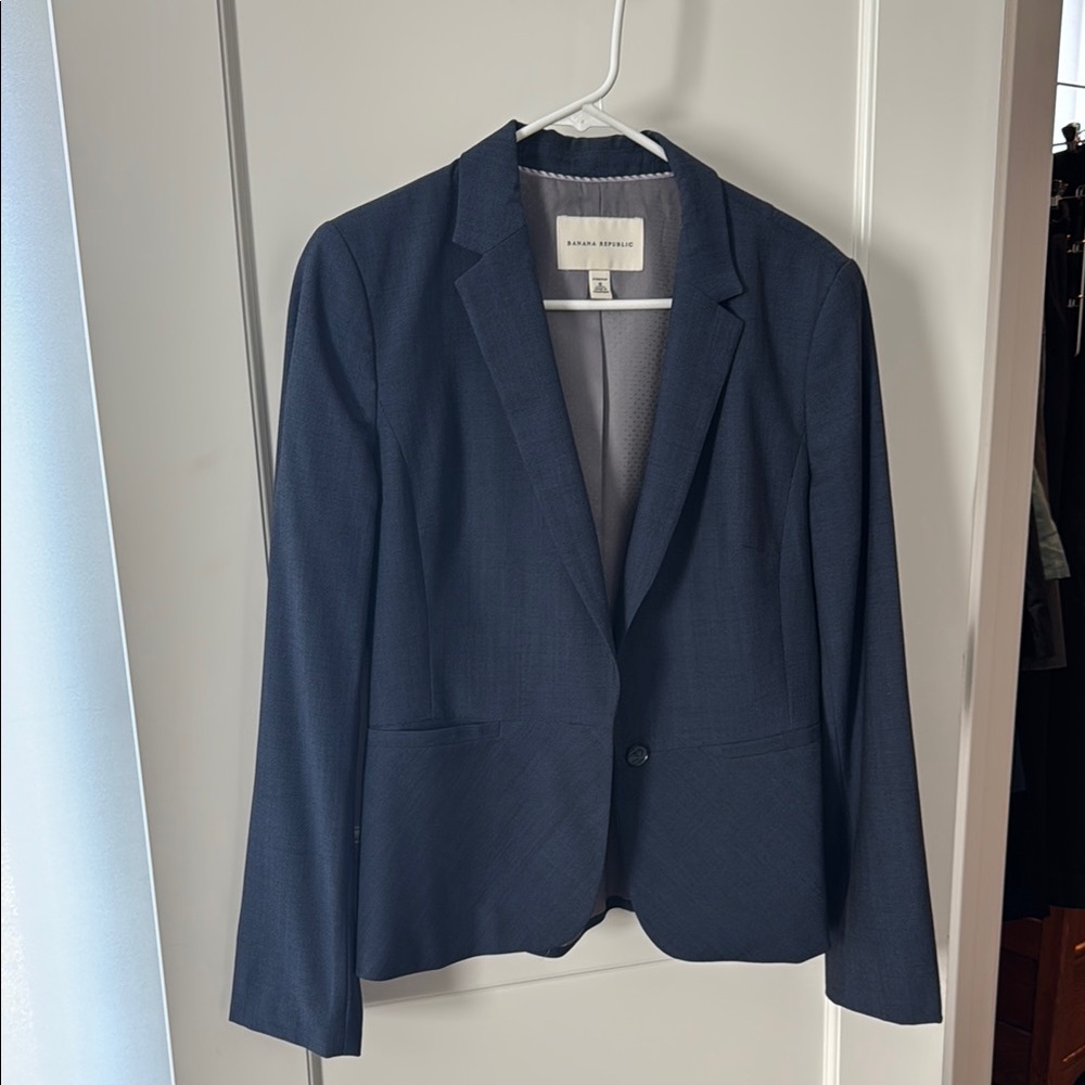 Banana Republic fully lined Blue Blazer with Tailored Fit